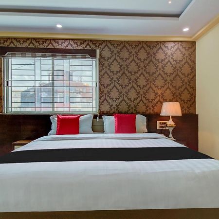 Capital O 5381 The Emirates Hotel Bangalore Exterior photo